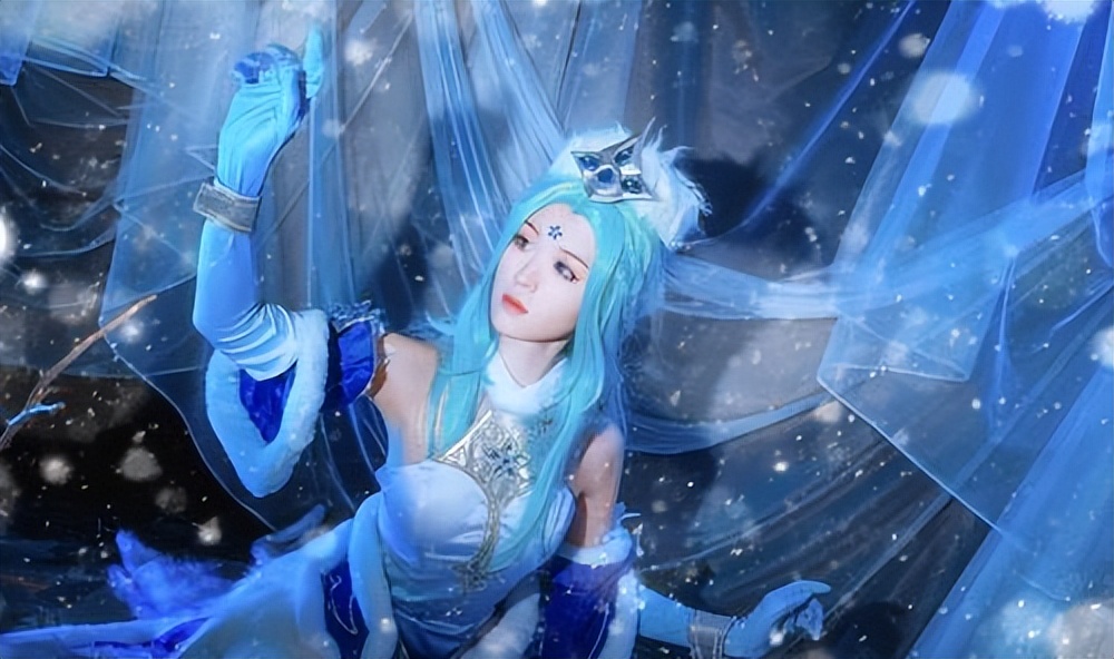 在二次元消费盛行的当下,年轻人二次元消费