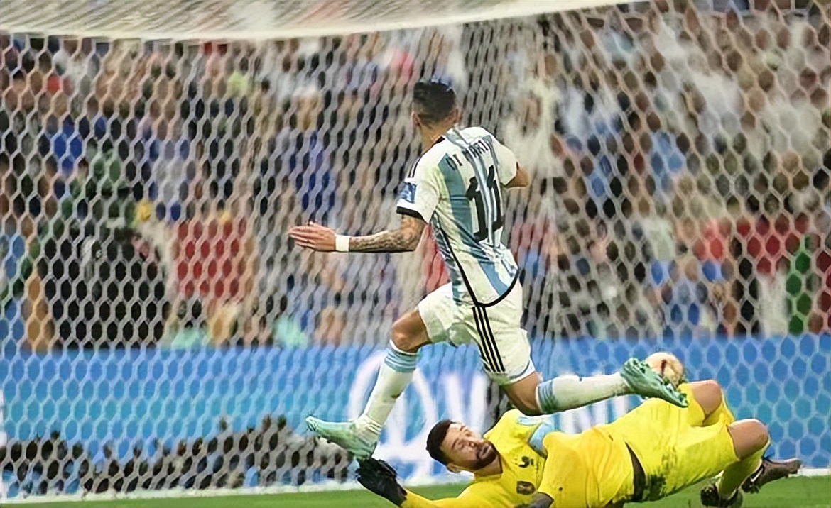 武磊凌空世界波进球,武磊单刀爆射恒大