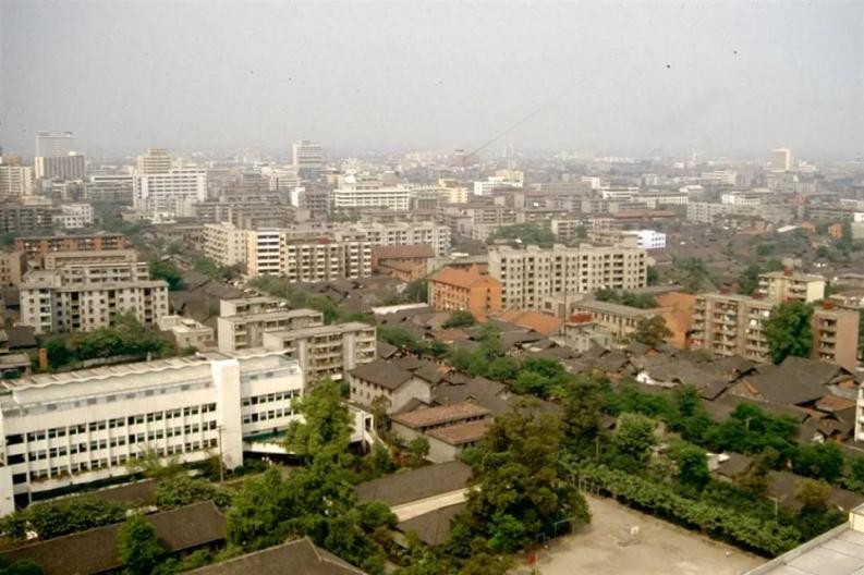 94年*小平邓**最后一次到上海，离开前对*菊黄**说：这是上海最后的机遇