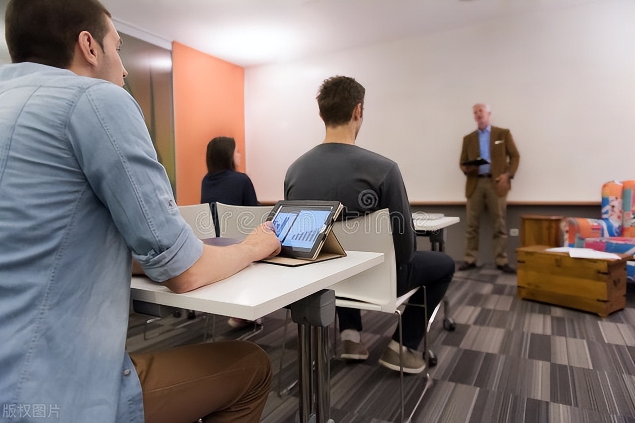 香港留学读研一年花费多少人民币,香港在校生如何考香港研究生