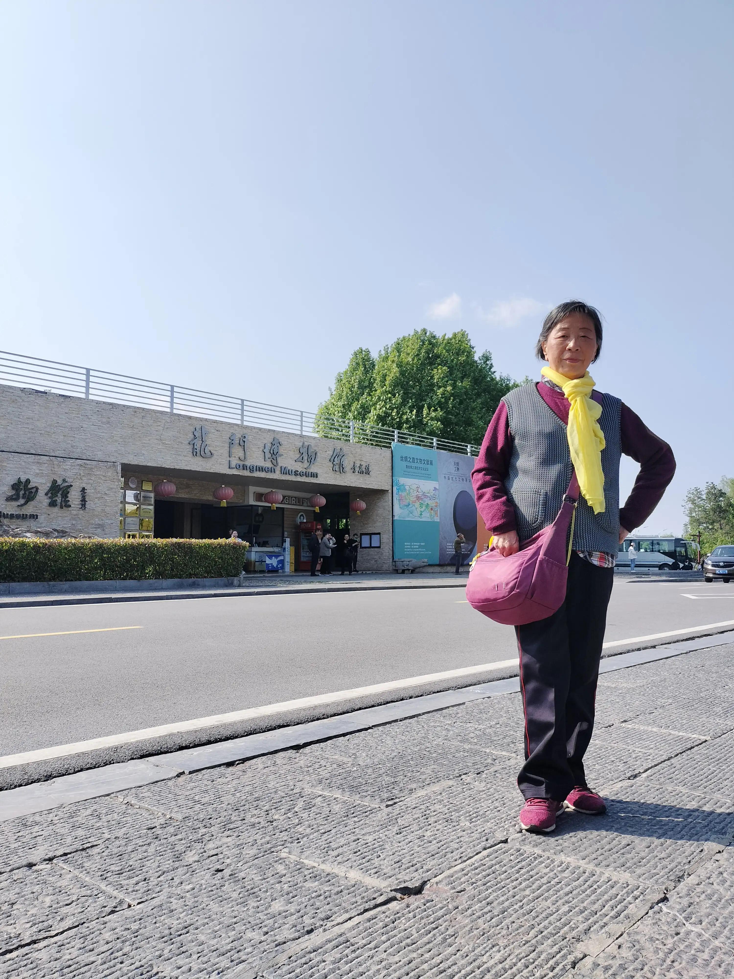 龙门石窟中国石刻艺术,龙门石窟被谁评为世界石刻最巅峰