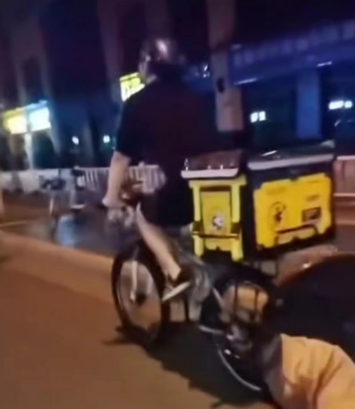 现在的年轻人是改电动轮椅了吗,现在年轻人流行坐电动轮椅上下班