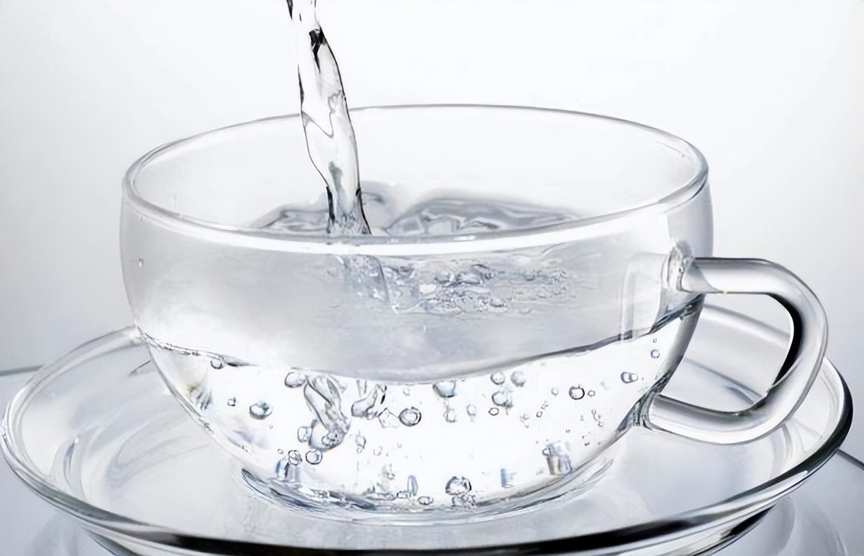 晨起第一杯水是怎么喝,晨起第一杯水到底怎么喝