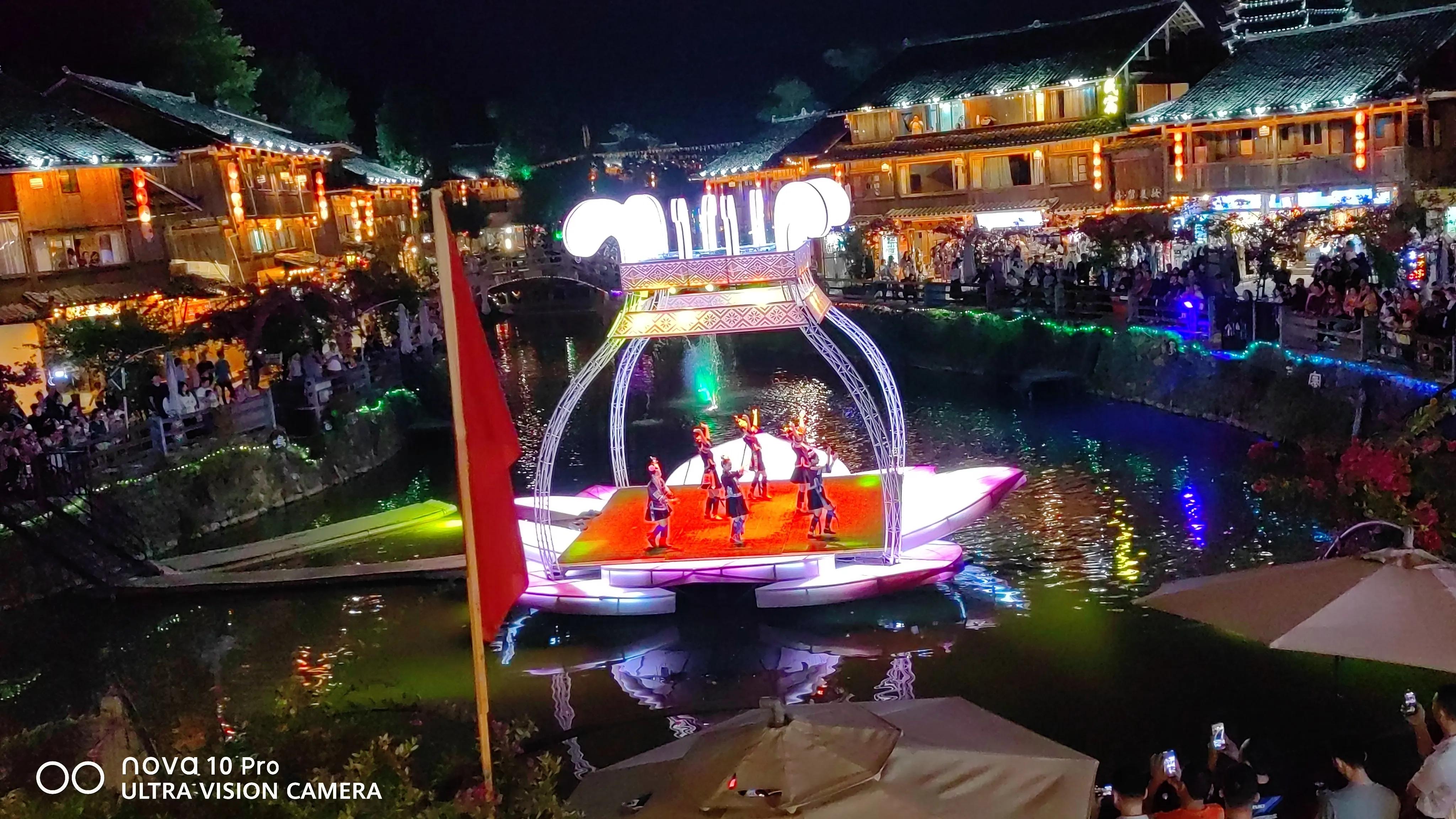 融水梦呜苗寨:夜景亮,美女多,是真的吗?