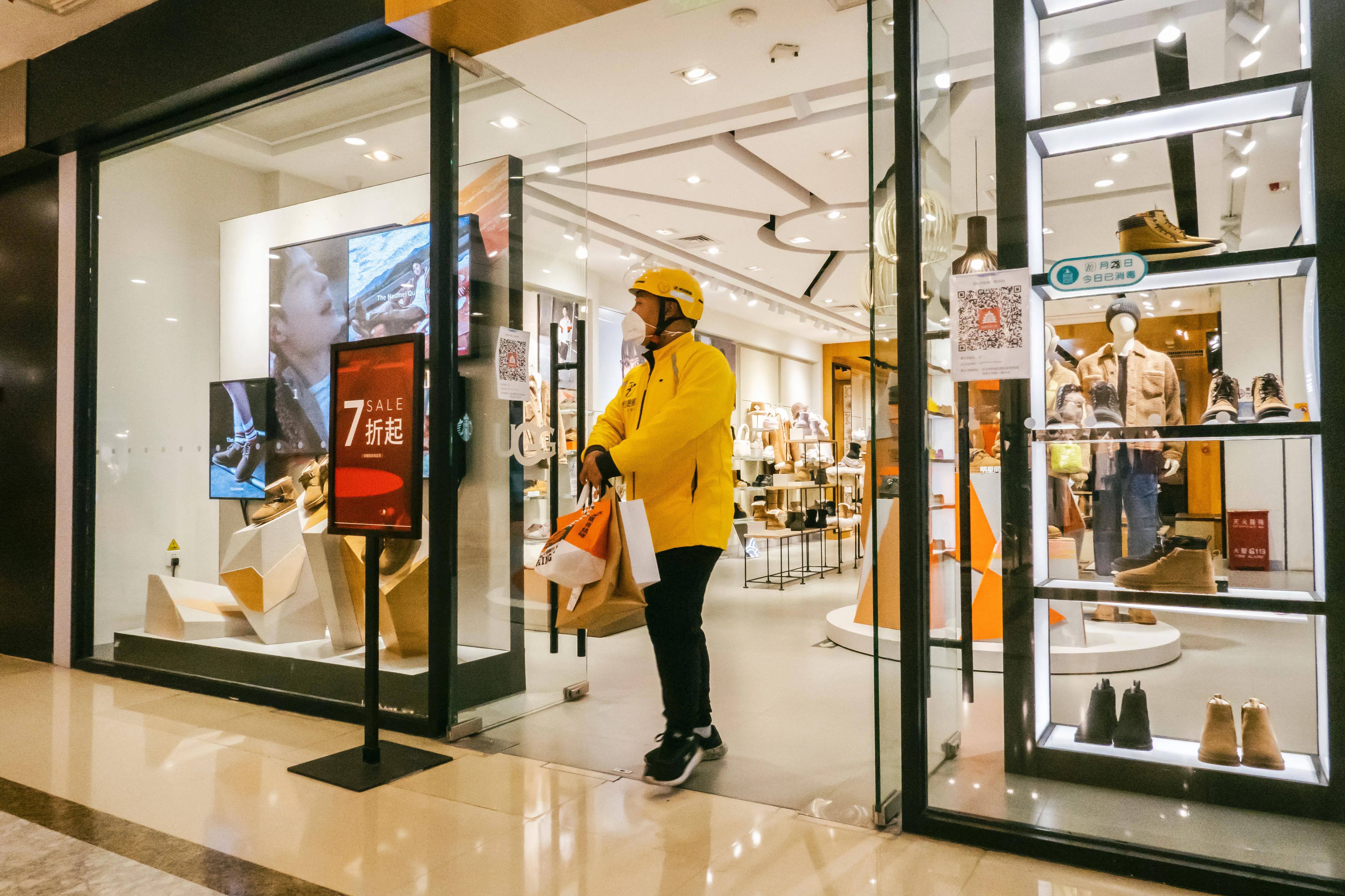 “双11”跑腿为实体门店“添把火”美团跑腿:商场取货增长1.4倍