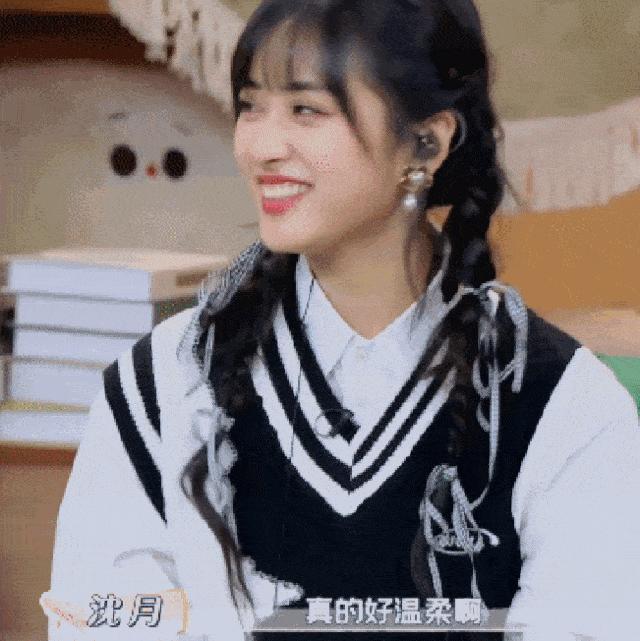 顶级网红逐梦娱乐圈，结果她被骂颜值太普通？