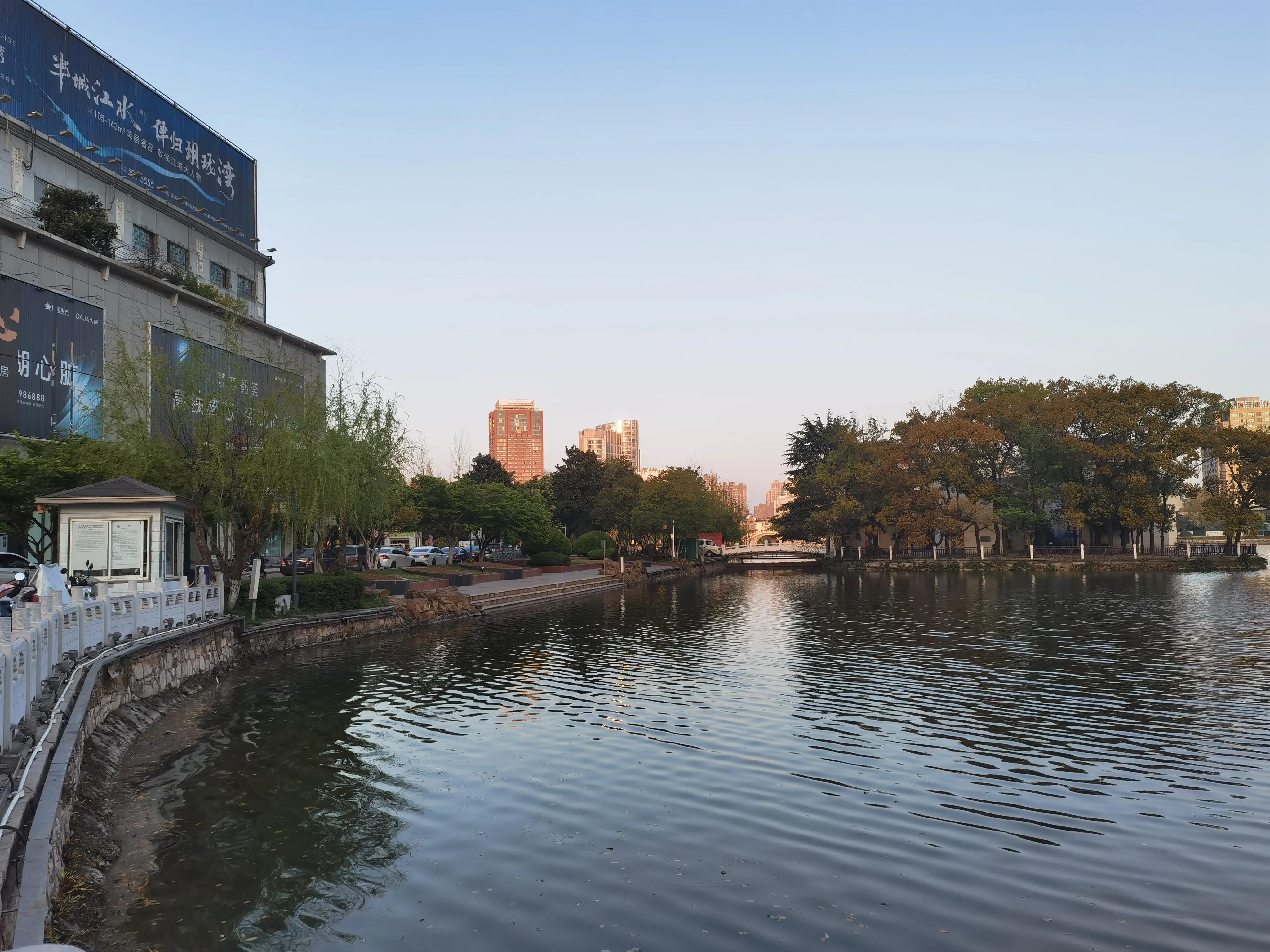 疫情期间的延吉市步行街,芜湖步行街冷清