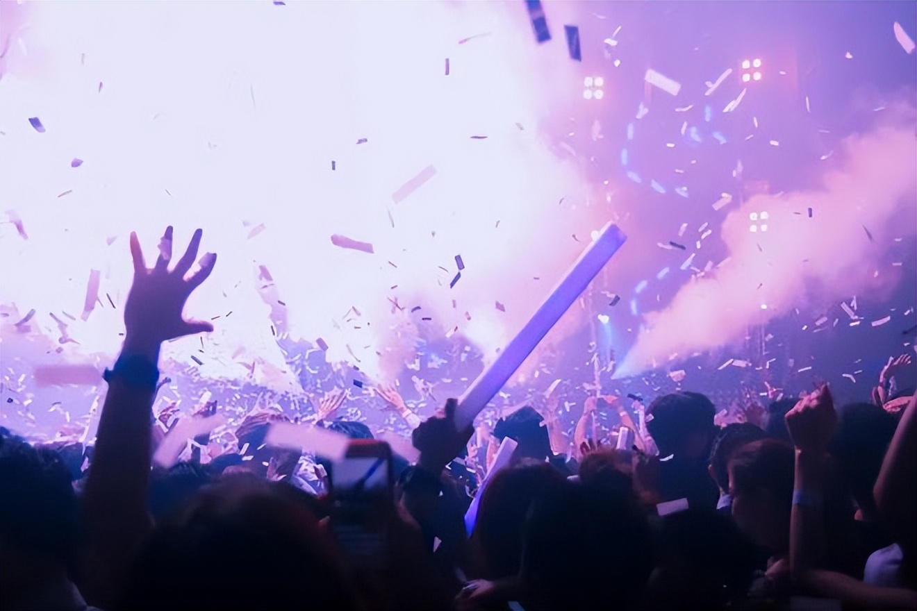 调查|“票价暴涨三倍还秒光”、演出复苏后为何这么上头？