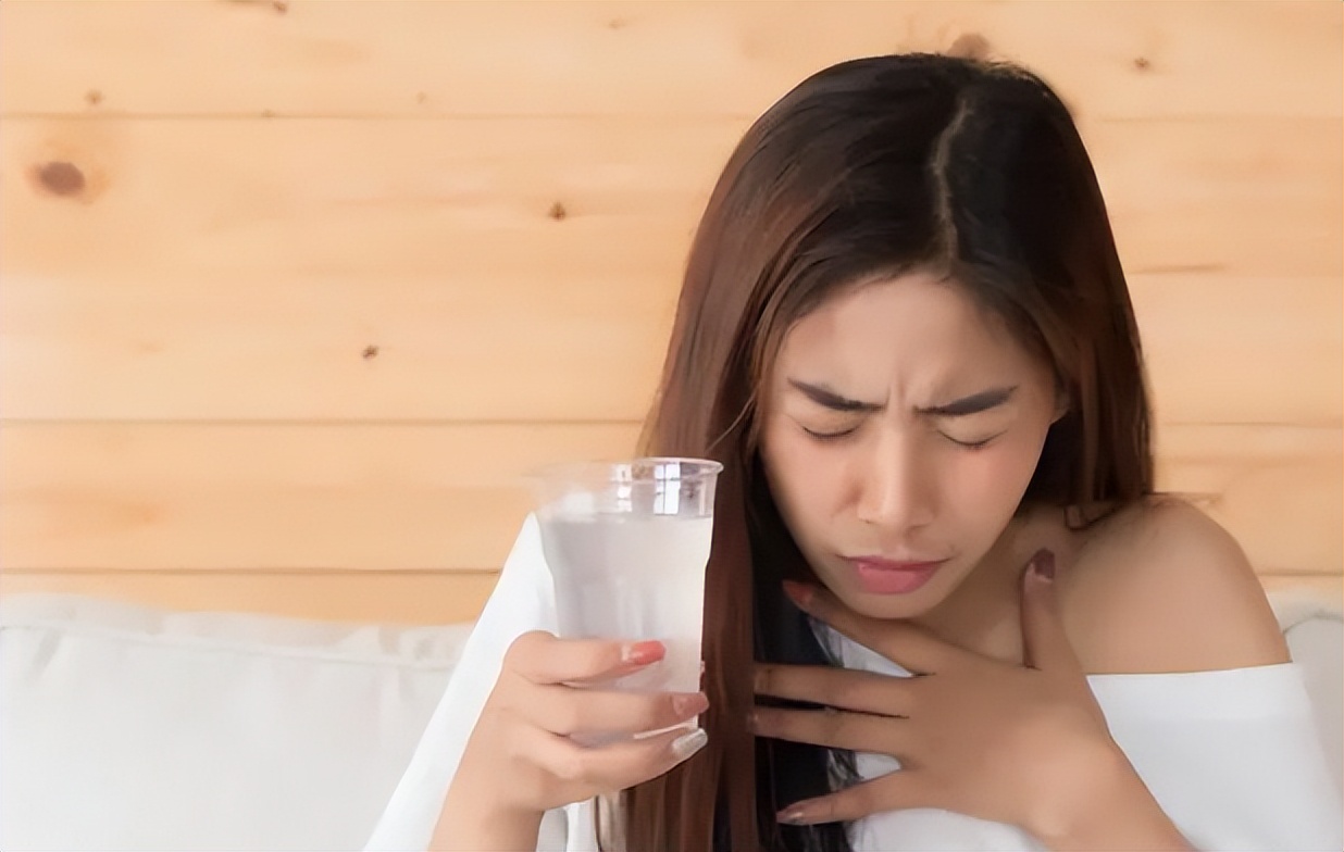 马桶异味太大教你一招轻松解决,用什么能快速清掉马桶上的透明胶