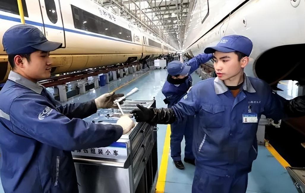 报考这五种专业就业不用愁,专科生最吃香的六大铁饭碗专业