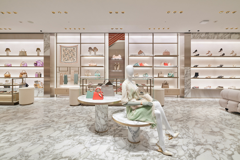 日本商户盼中国游客到来,日本中国游客免税店