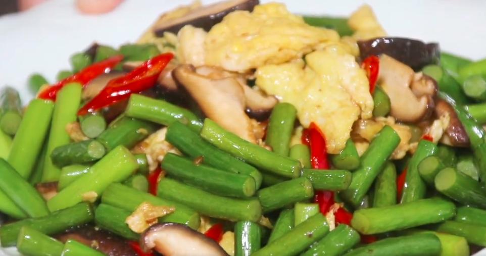 炒蒜苔怎么避免炒糊了,炒蒜苔时最忌直接焯水