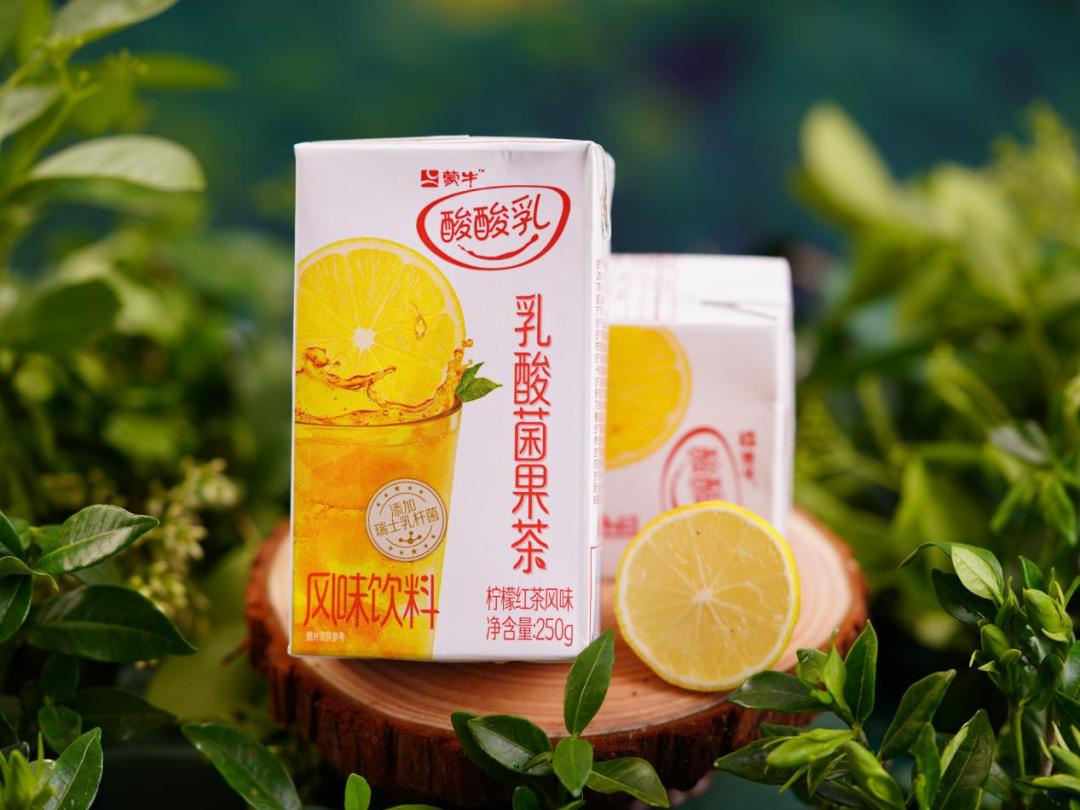 伊利联名纯牛奶,伊利蒙牛联手