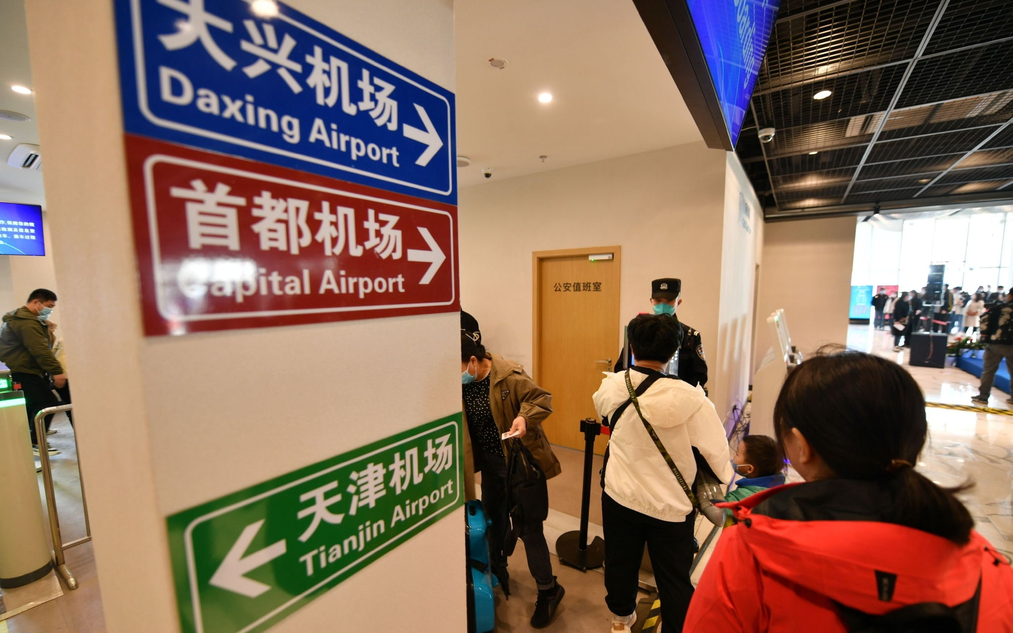 航空公司靠机票赚钱,机票100多块钱航空公司能赚钱吗