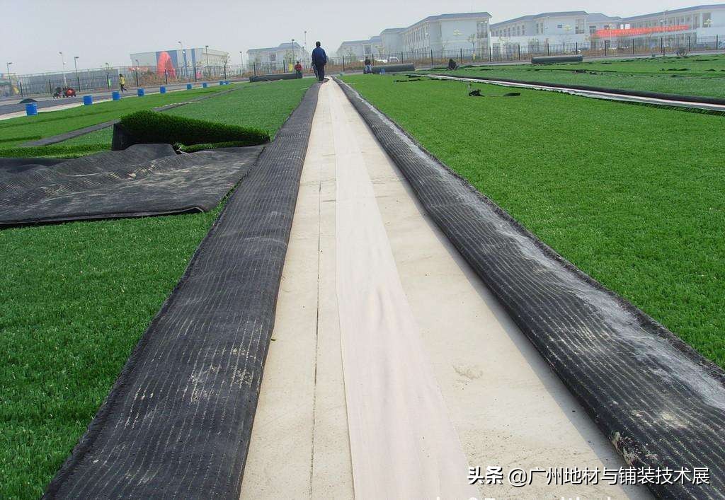 人造草坪铺装详细步骤,免填充人造草坪使用寿命