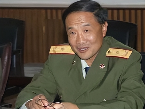 十大元帅的儿女都授了什么军衔？前三位元帅的亲属中也有人授衔？