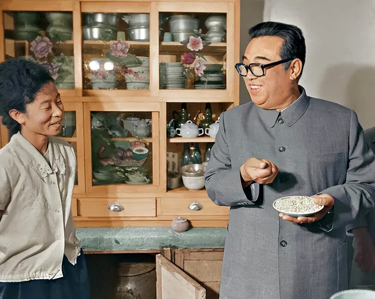 金日成苦寻女战友50年，看到照片急忙道：“没错，就是她！”