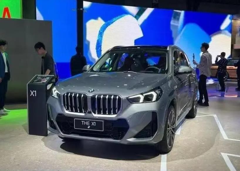 新款林肯冒险家与宝马x1哪个好,林肯冒险家pk新款宝马x1