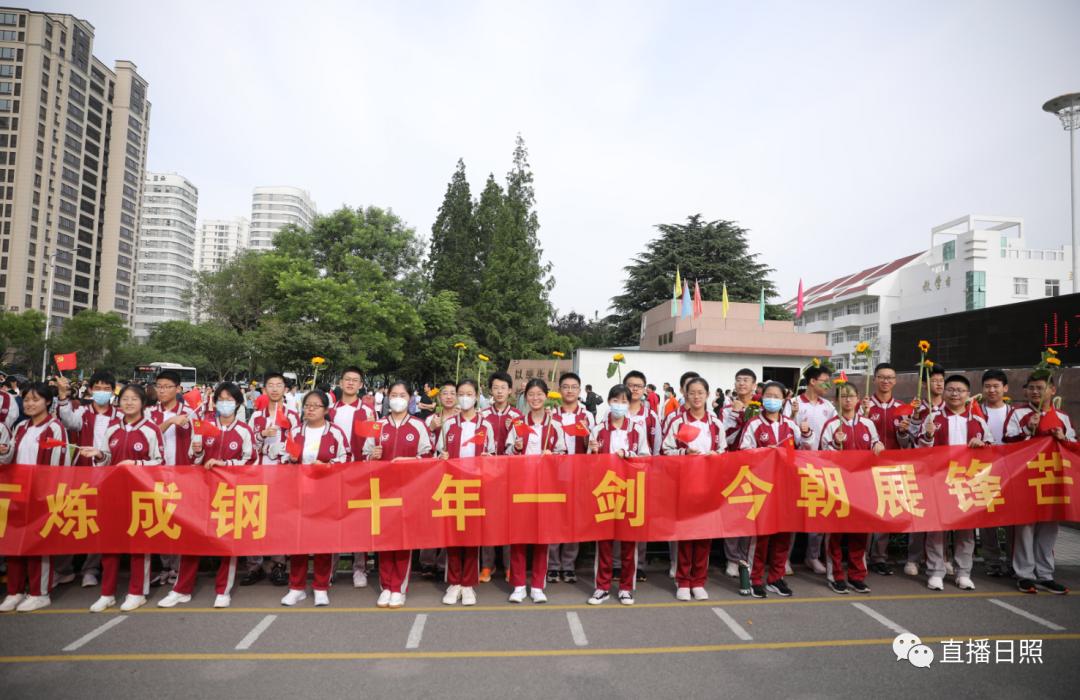 直击2023高考现场暖人瞬间,直击2023高考场外实拍视频