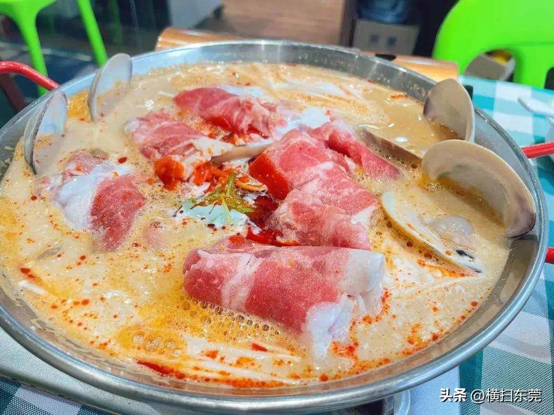 南城县夜宵排档一条街,附近大排档生蚝99元100只