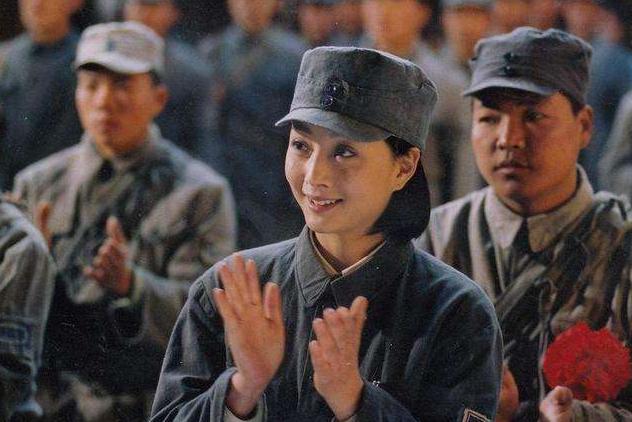 前夫是个贪污犯，历任男友都莫名其妙的分手，殷桃的感情路真难走