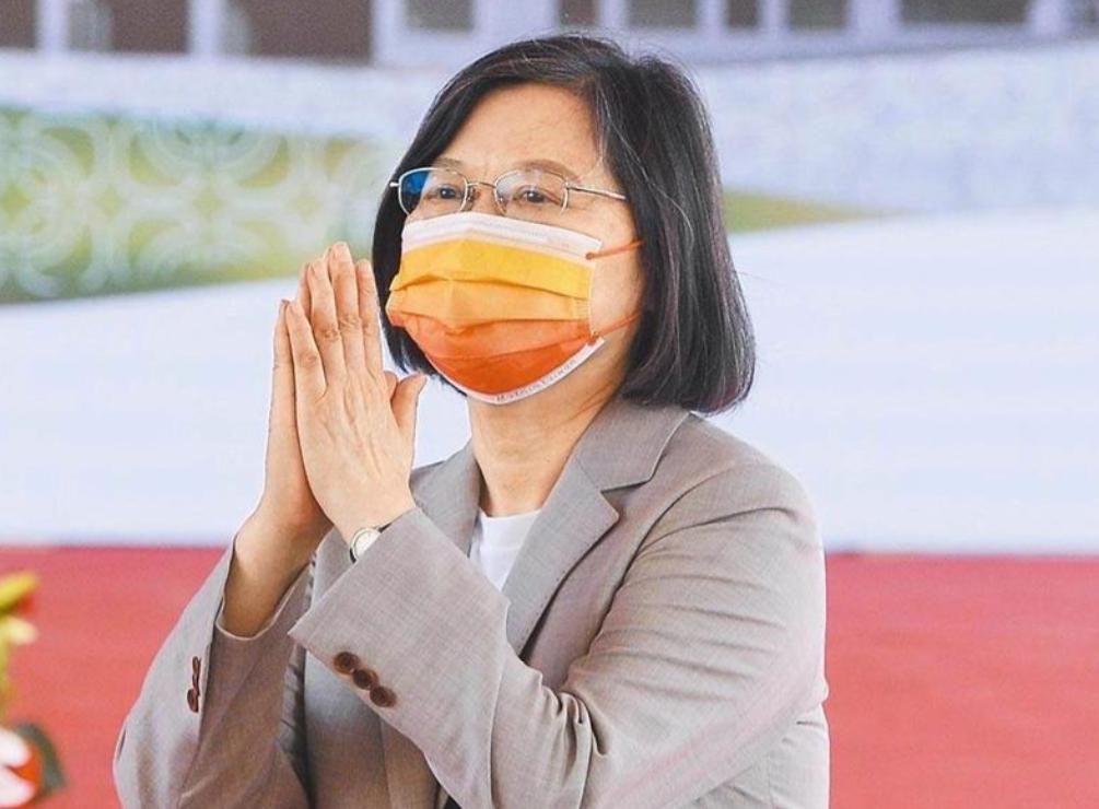 蔡英文家族历史令人咋舌，她为何冒死搞“*独台**”？原来是汉奸家族