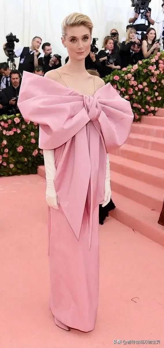 伊丽莎白德比茨基图片,伊丽莎白德比茨基与米歇尔