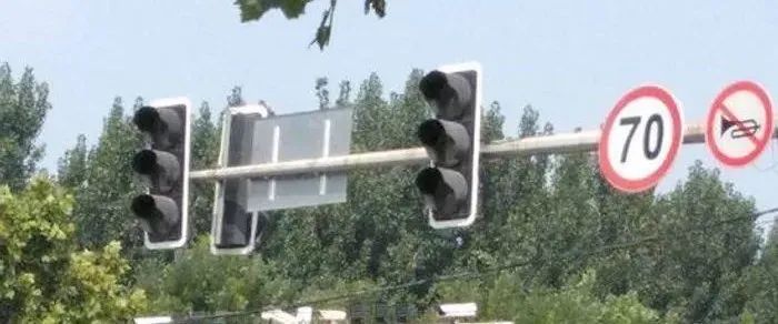 遇到红绿灯故障正确的操作,遇到信号灯怎么办