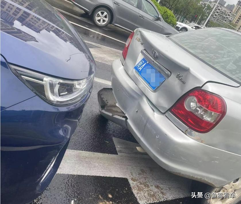 奇瑞瑞虎8plus中保研追尾货车测试,奇瑞瑞虎8追尾