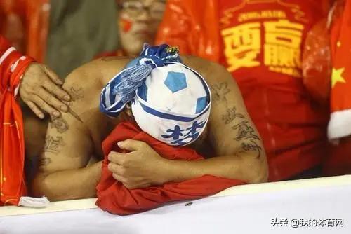 快人快语┃中国足球问题在哪？中国人能踢好球？中国男足有救吗