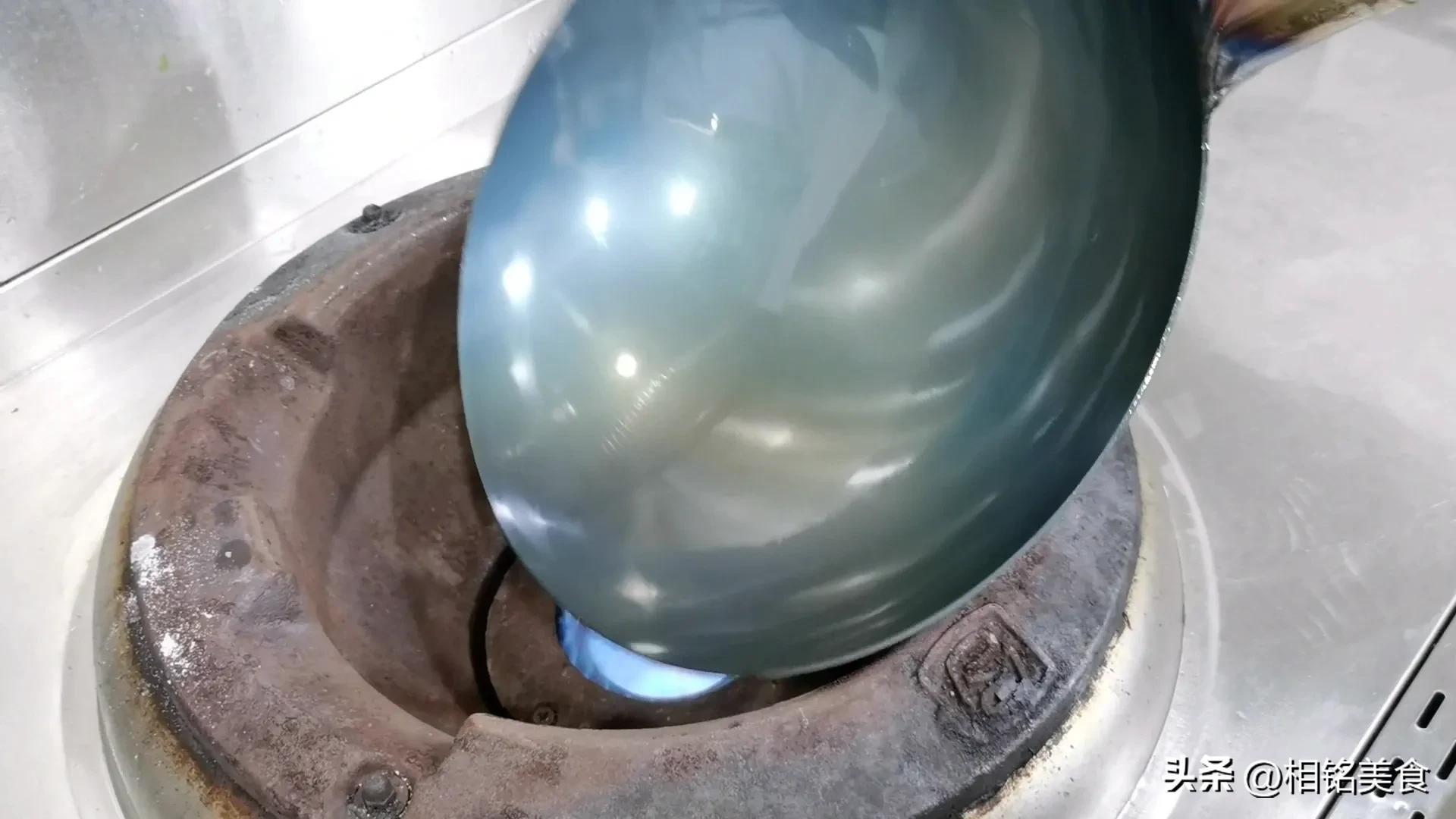 新铁锅怎样开锅小妙招视频,不粘锅的铁锅最佳开锅方法