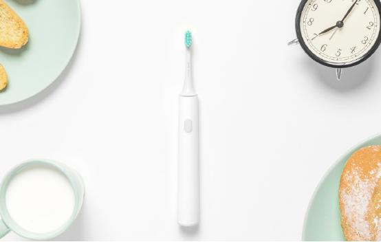 戴牙套期间需要哪些工具清洁牙齿,戴牙套用电动牙刷伤牙吗