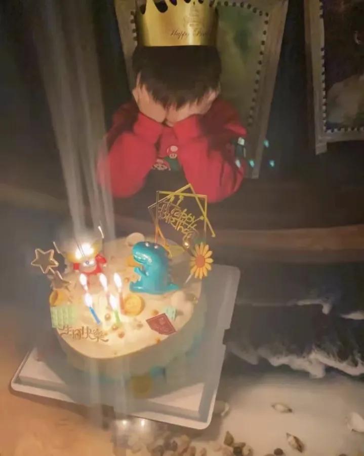 陈妍希晒与陈乔恩合照为其庆生,陈妍希生日陈晓晒亲子合影