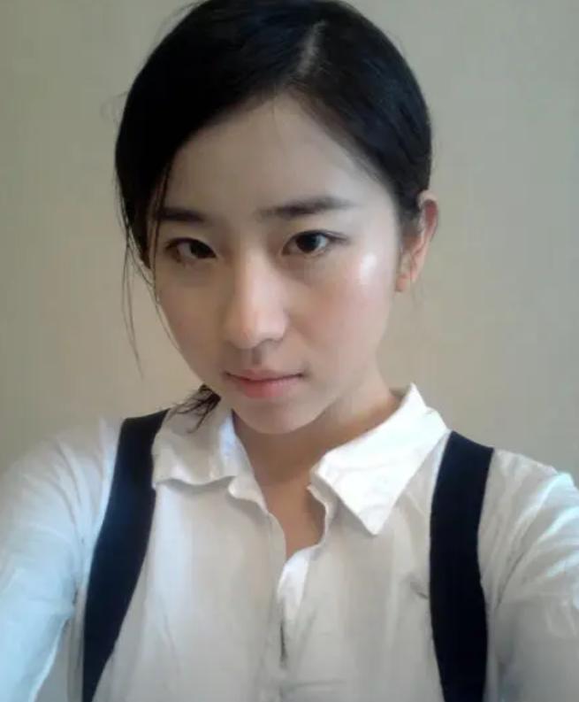 90后北京美女，靠卖酒爆红，一场直播卖100万，年入3.5亿，凭啥？