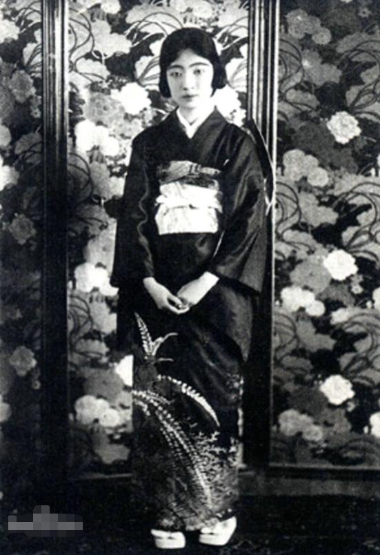 婉容离世前想见一个真正的男人,润麒为姐姐婉容打官司