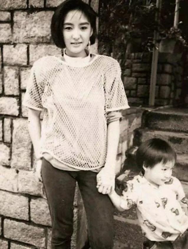 米雪雪梨不同的感情之路,米雪和雪梨是同父同母吗