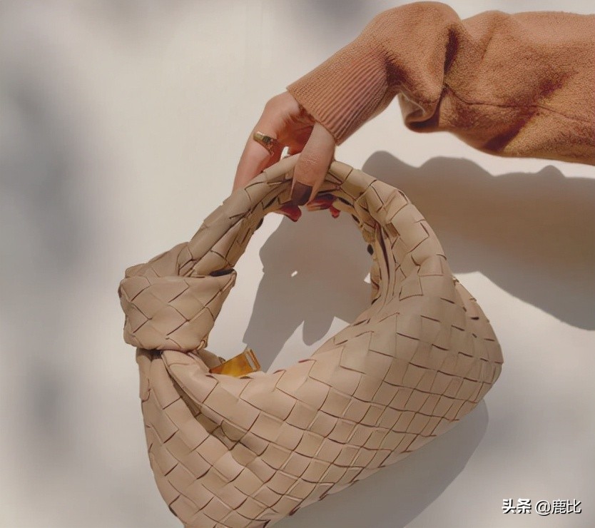 大牌包哪些包包款式值得买,人生第一只大牌包这7个品牌必选