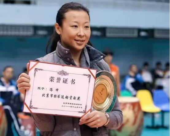 冯坤嫁给泰国女排教练,女排队长冯坤结婚了吗