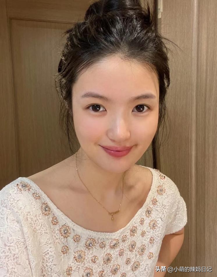 女人脸上有这二个特征的不显老,脸上有哪些特点会看上去显老