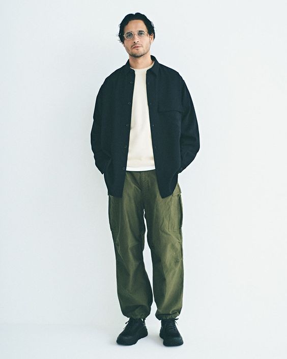 今年流行军绿色裤子吗,军绿色裤子夏天穿如何