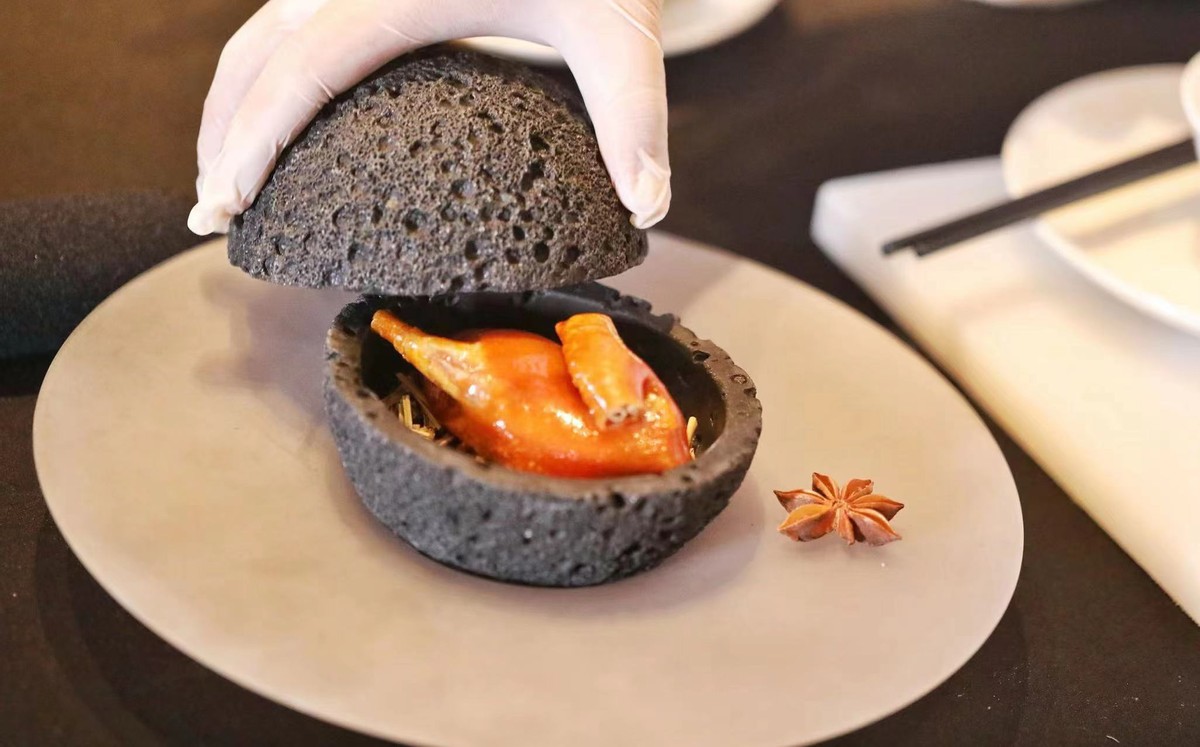 “寻味金陵·品V经典”第二站南京金奥费尔蒙酒店粤菜和本地食材、美酒的融合“碰撞”