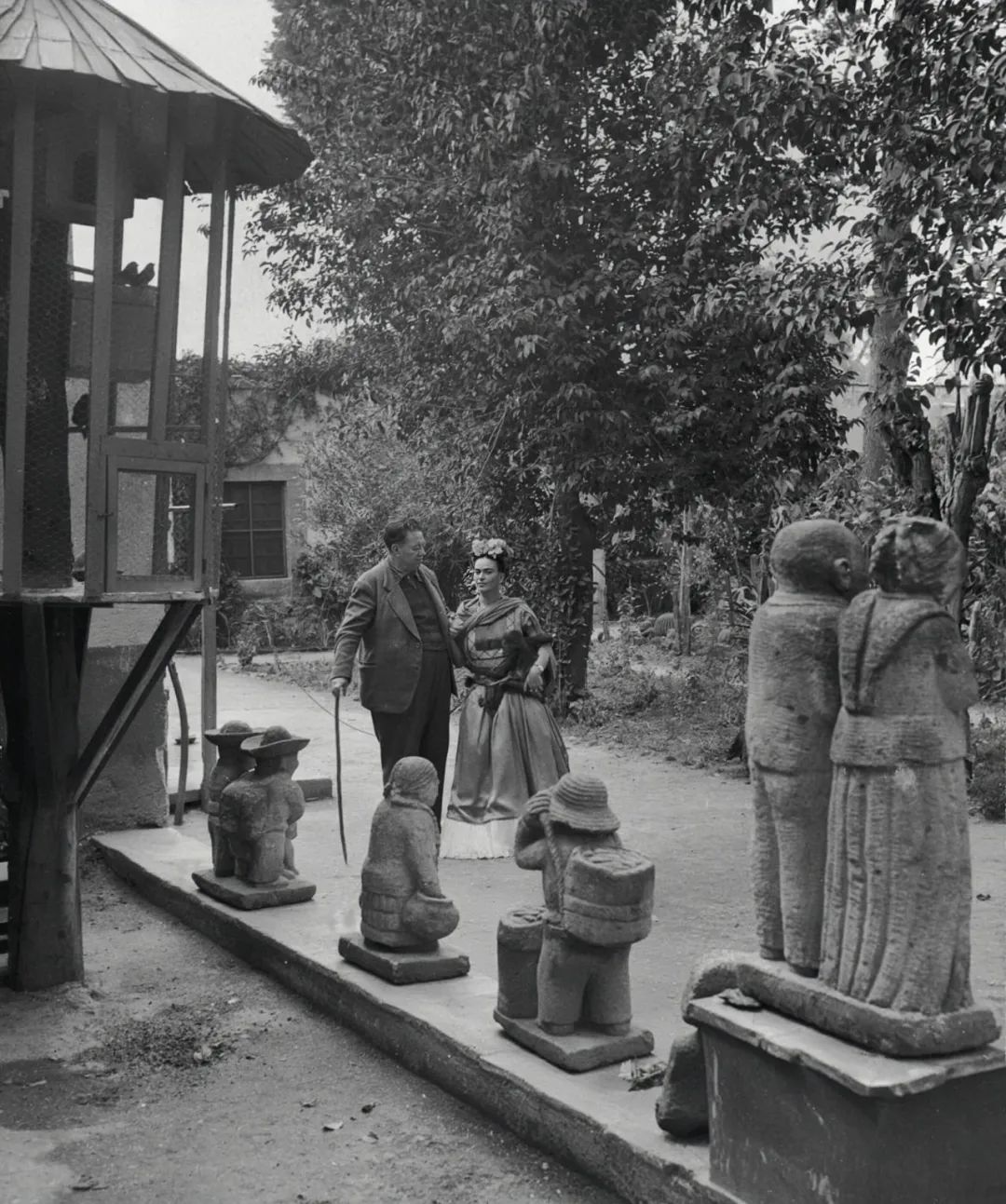 丈夫出轨亲妹,车祸做了32次手术,她的自画像怎么就值2.2亿?