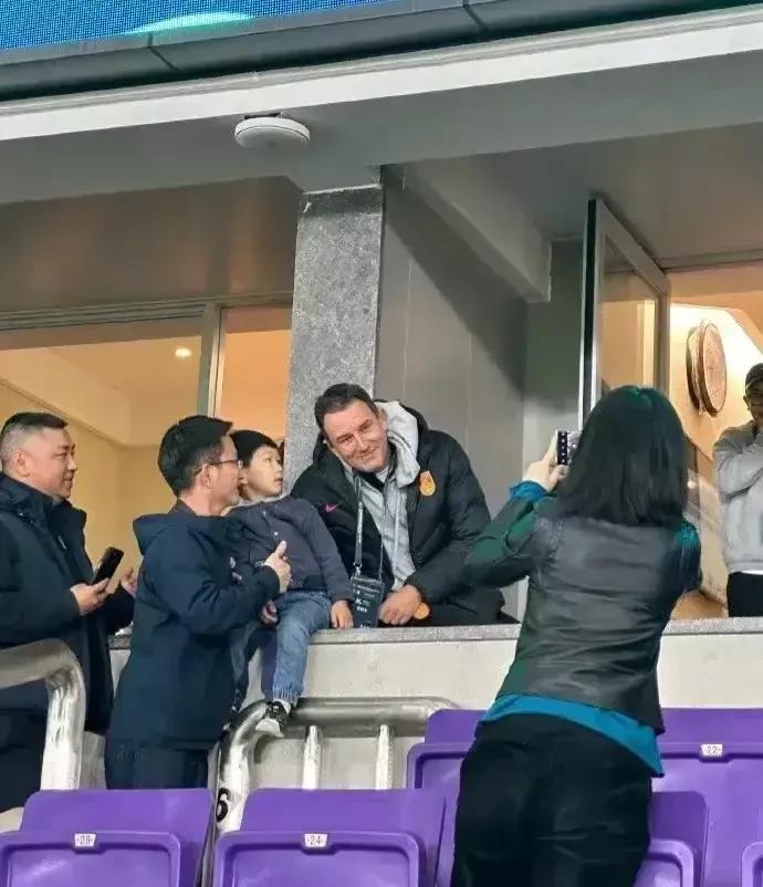 国足热身赛2-0巴勒斯坦,国足热身赛2:0击败巴勒斯坦