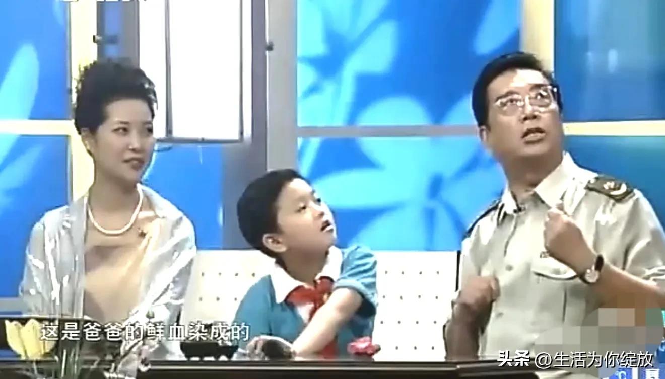 他是坑爹的星二代，十五岁无证驾驶兼打人，十七岁轮奸醉酒女