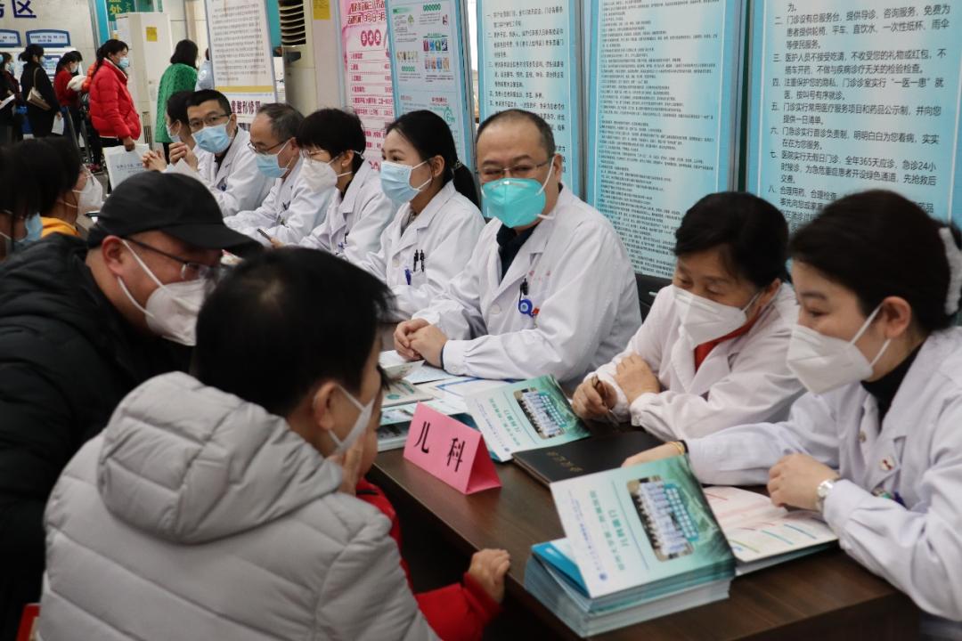 郑大一附院义诊活动视频,郑大二院义诊