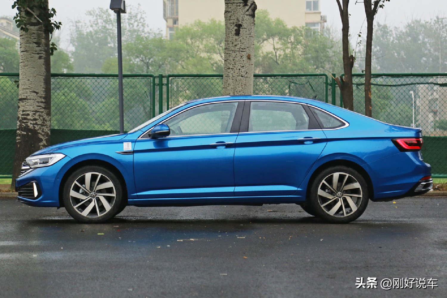 为什么说速腾是a级车里面的标杆,23款新速腾是不是a级车的扛把子