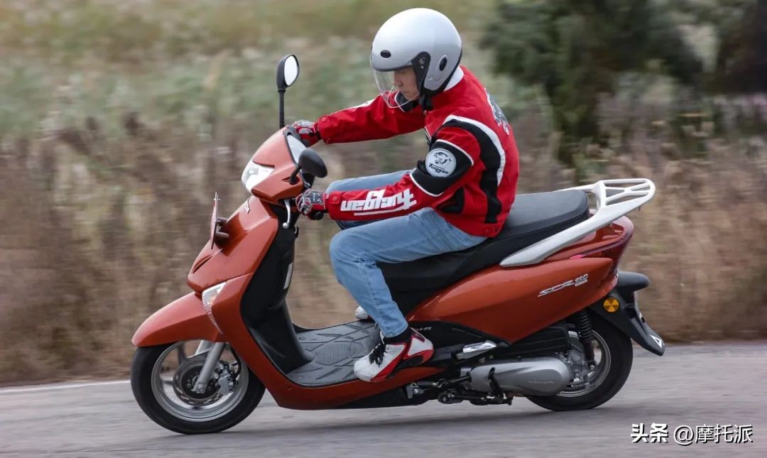 本田lead125综合评测,降价3000的本田lead125值得购买吗