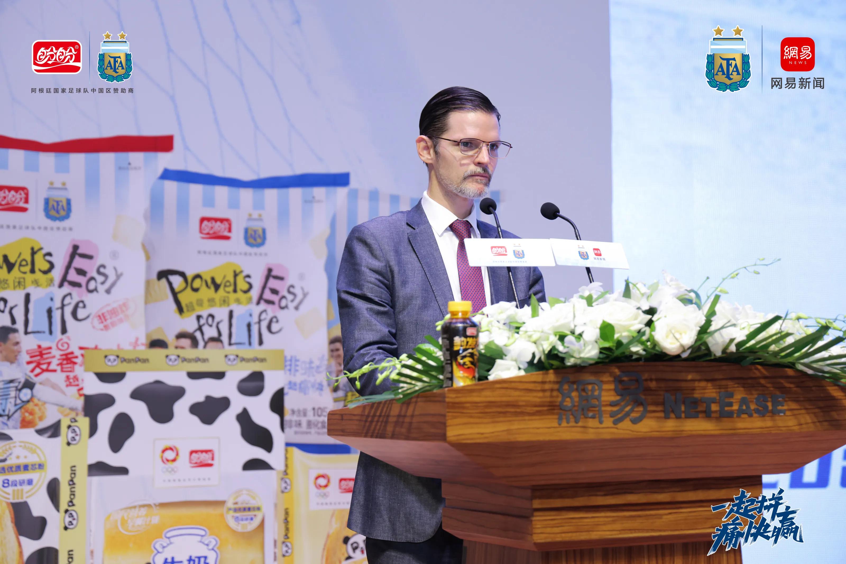 鐩肩浖椋熷搧绛剧害闃挎牴寤峰浗瀹惰冻鐞冮槦,鐩肩浖椋熷搧涓庨樋鏍瑰环瓒崇悆