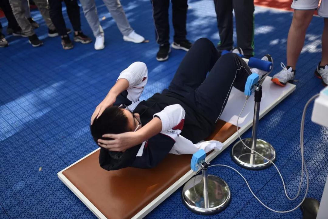 13岁男孩体育考了18分被父亲刺死,四川男孩考试18分被爸爸刺死