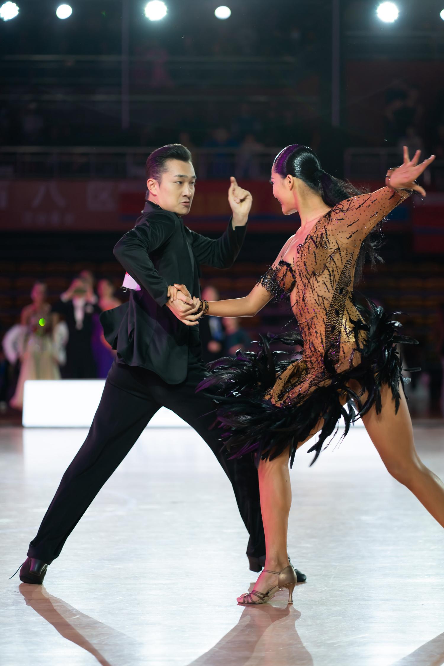 群星璀璨巅峰对决2023中国·重庆体育舞蹈公开赛鸣锣